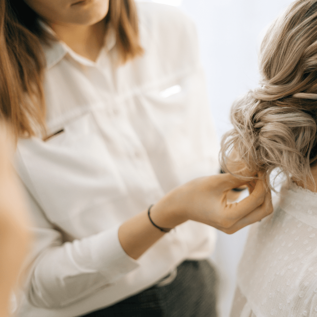 Choosing Between Commission or Booth Rental: What Works for Salon Professionals